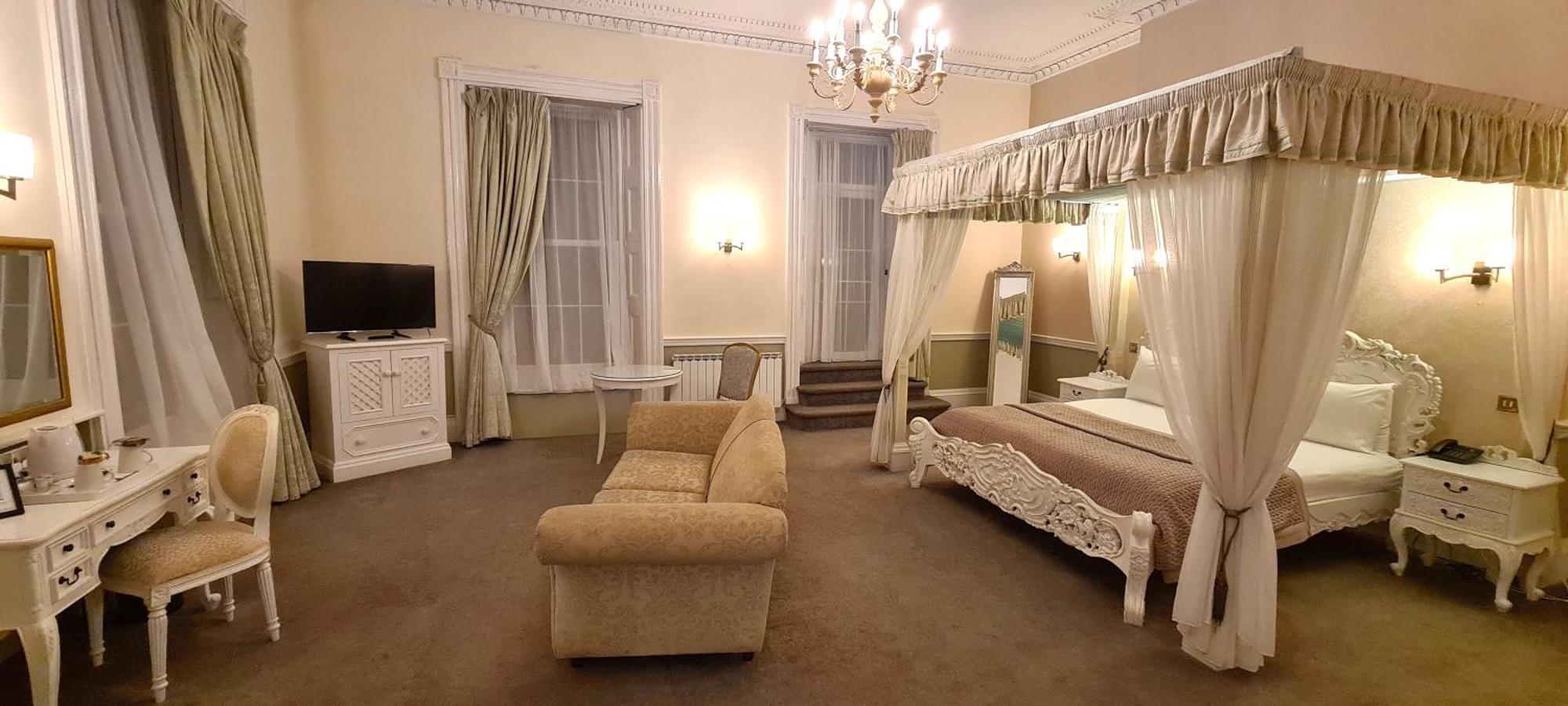 Manor Of Groves Hotel, Golf & Health Club Sawbridgeworth Bagian luar foto