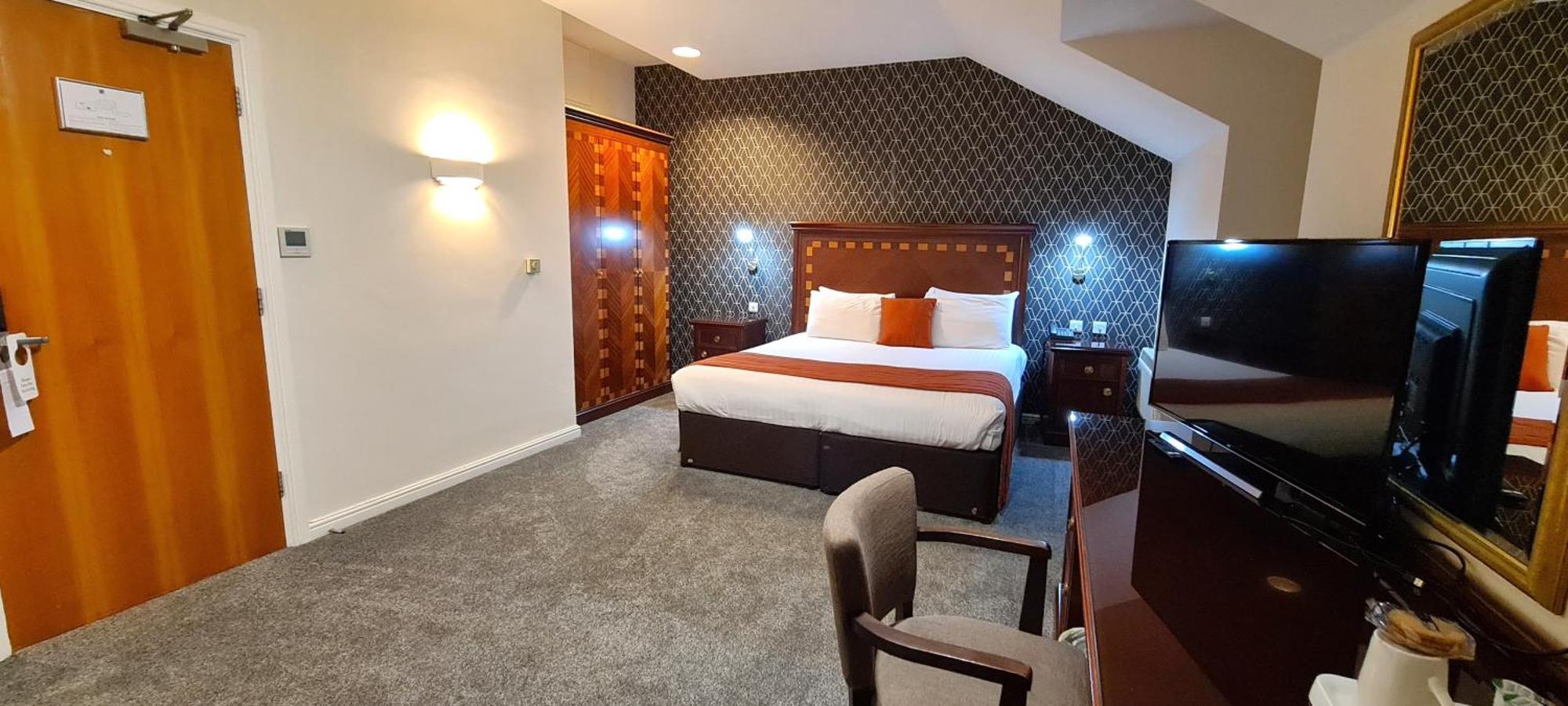 Manor Of Groves Hotel, Golf & Health Club Sawbridgeworth Bagian luar foto