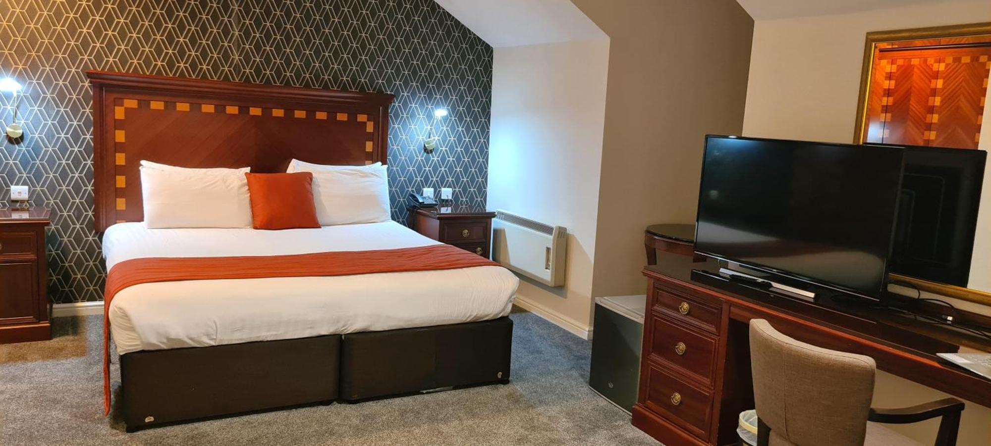 Manor Of Groves Hotel, Golf & Health Club Sawbridgeworth Bagian luar foto
