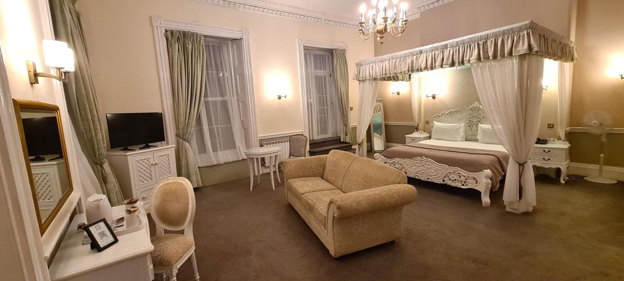 Manor Of Groves Hotel, Golf & Health Club Sawbridgeworth Bagian luar foto
