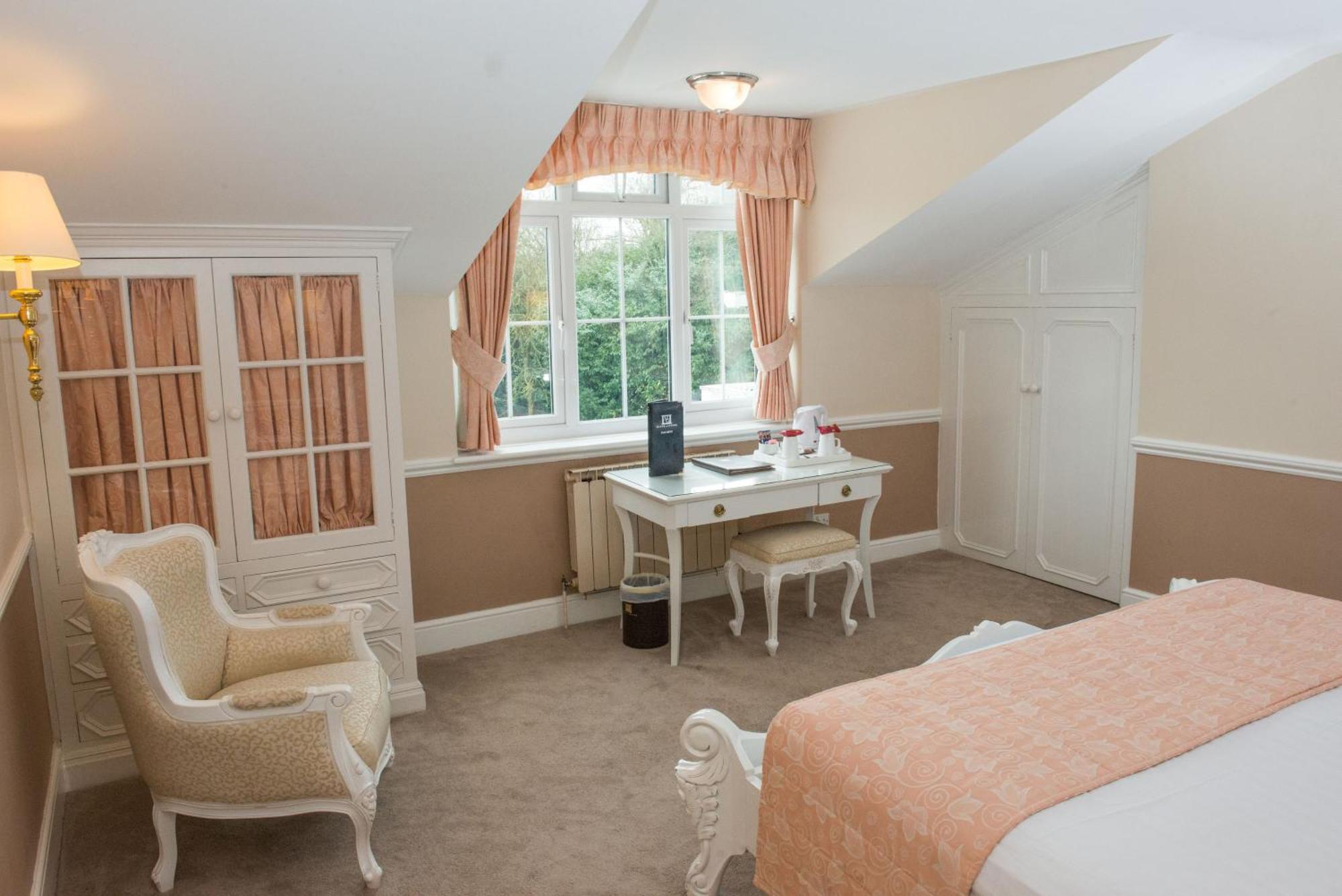 Manor Of Groves Hotel, Golf & Health Club Sawbridgeworth Bagian luar foto