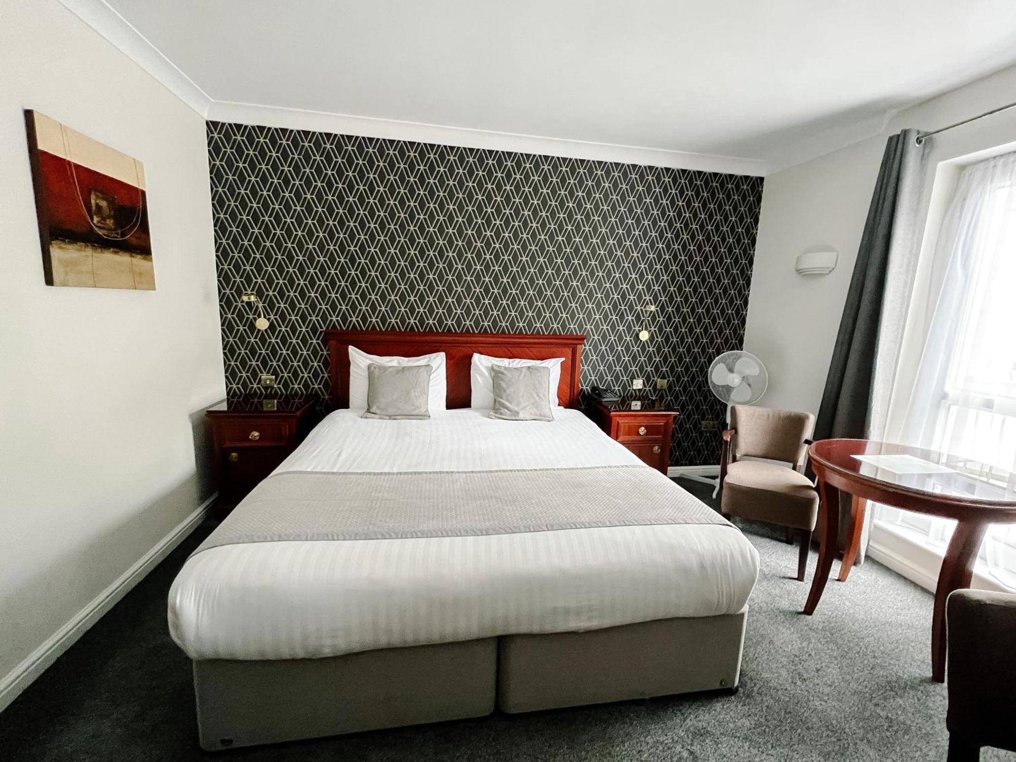 Manor Of Groves Hotel, Golf & Health Club Sawbridgeworth Bagian luar foto
