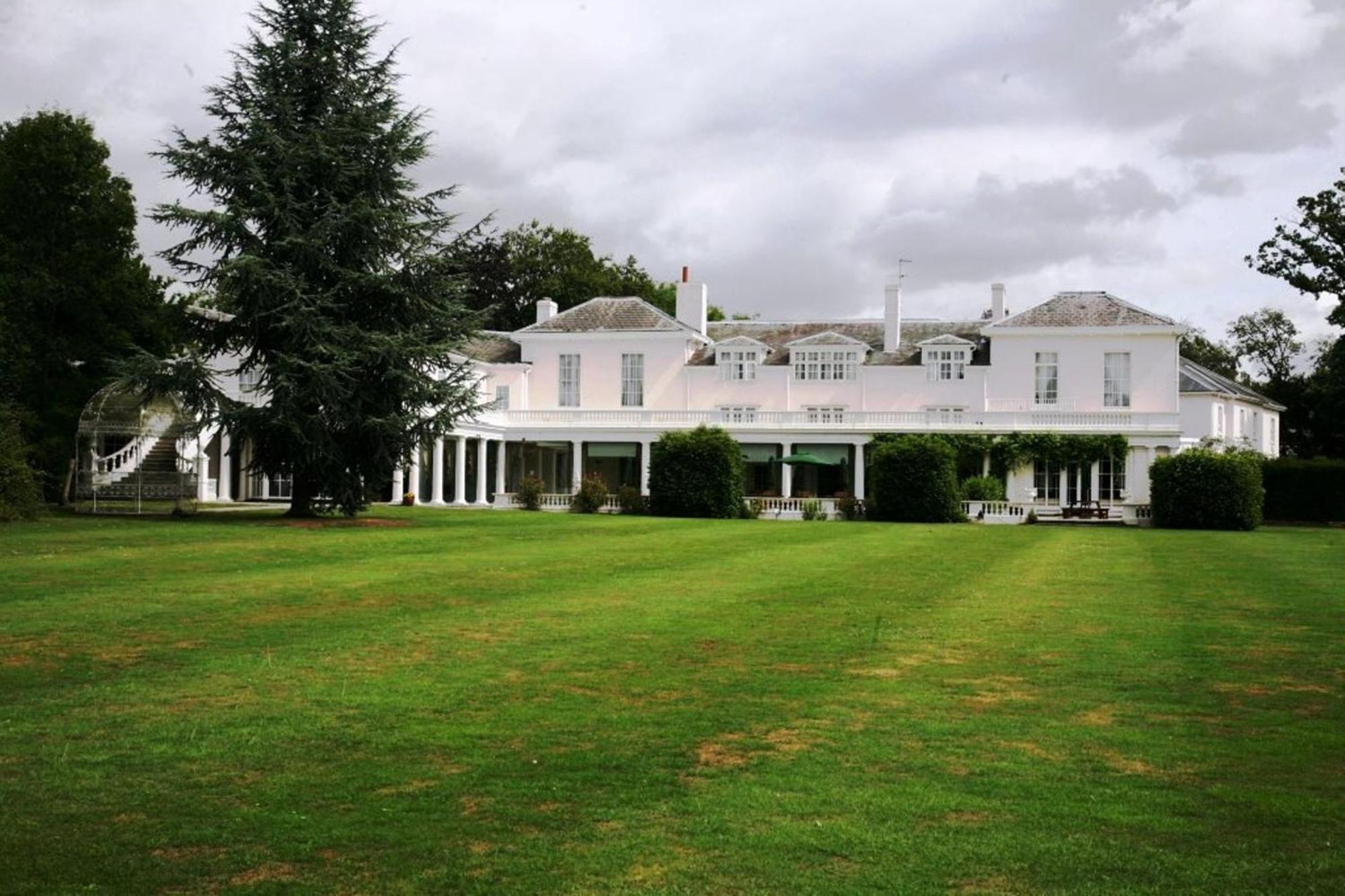 Manor Of Groves Hotel, Golf & Health Club Sawbridgeworth Bagian luar foto
