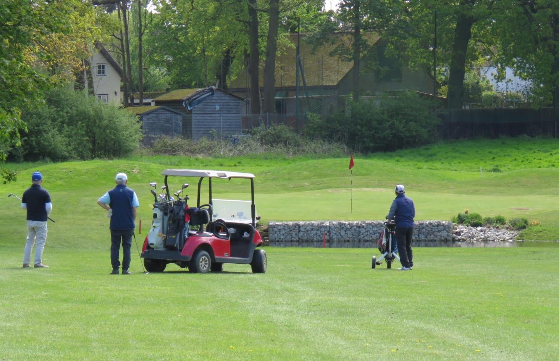 Manor Of Groves Hotel, Golf & Health Club Sawbridgeworth Bagian luar foto
