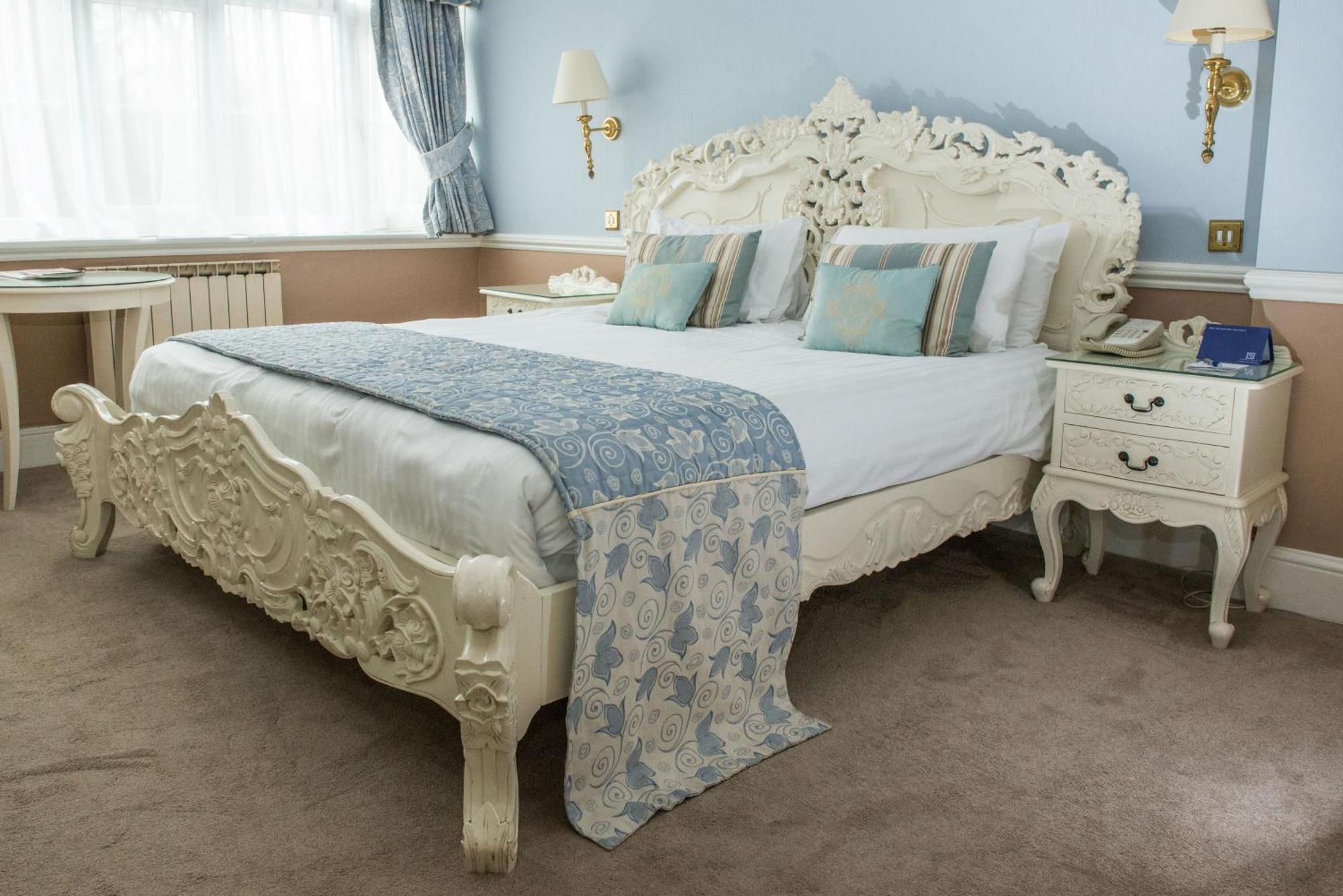 Manor Of Groves Hotel, Golf & Health Club Sawbridgeworth Bagian luar foto