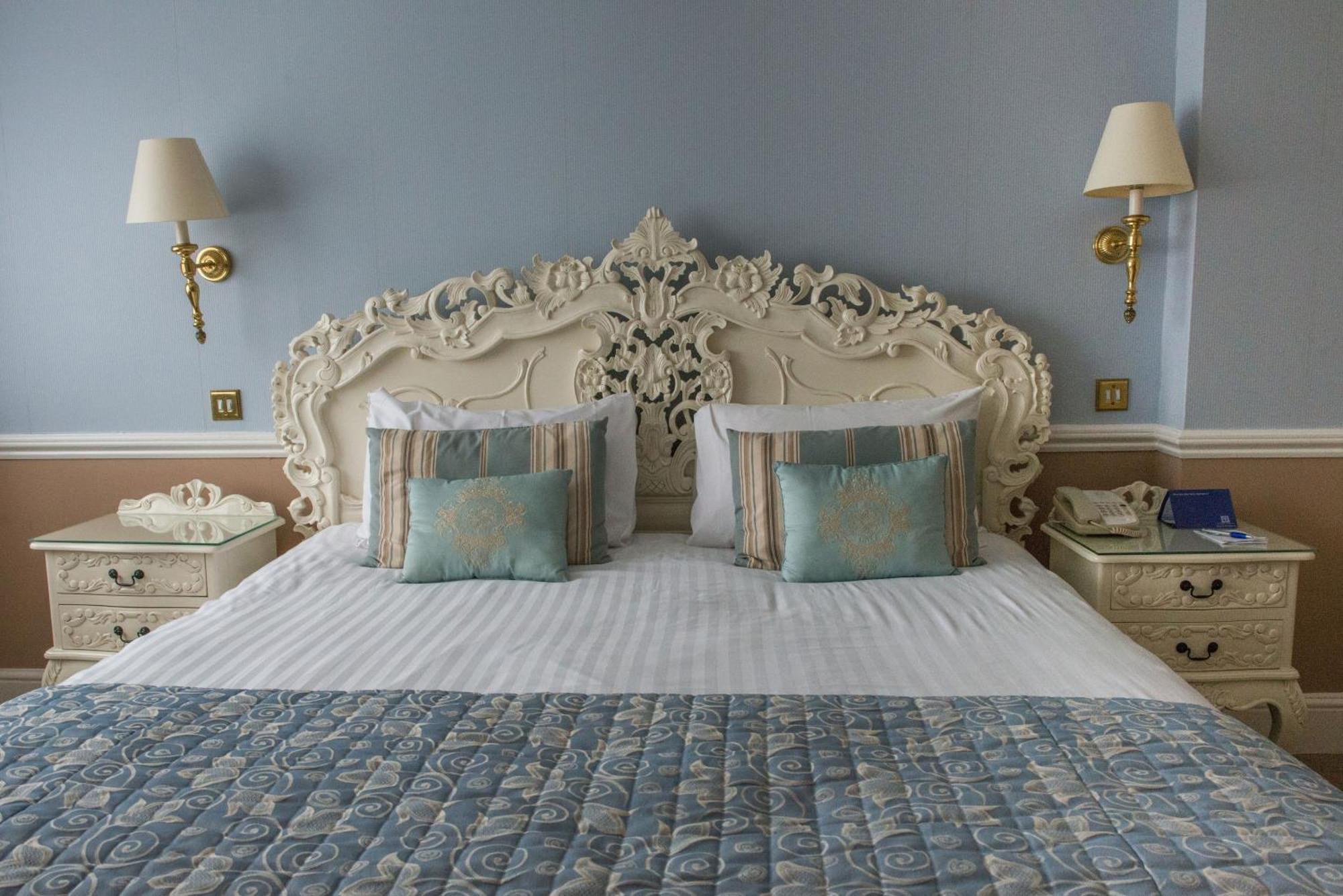Manor Of Groves Hotel, Golf & Health Club Sawbridgeworth Bagian luar foto