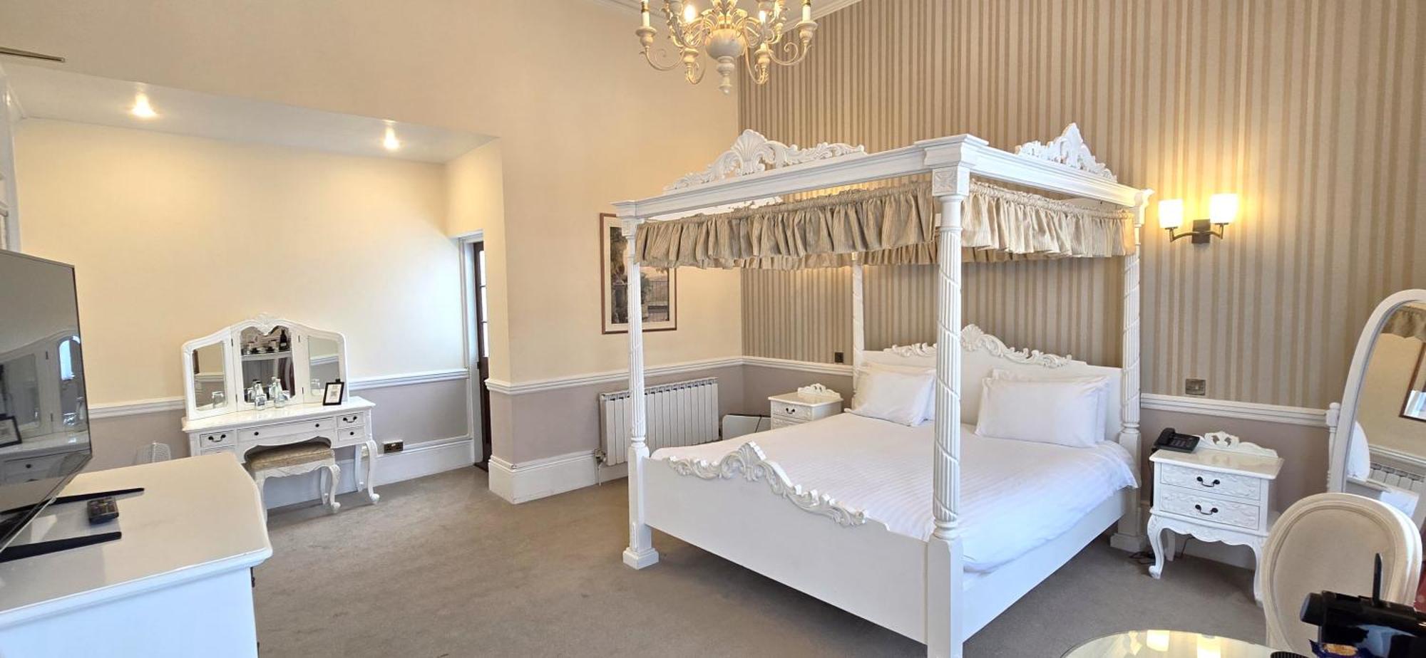 Manor Of Groves Hotel, Golf & Health Club Sawbridgeworth Bagian luar foto