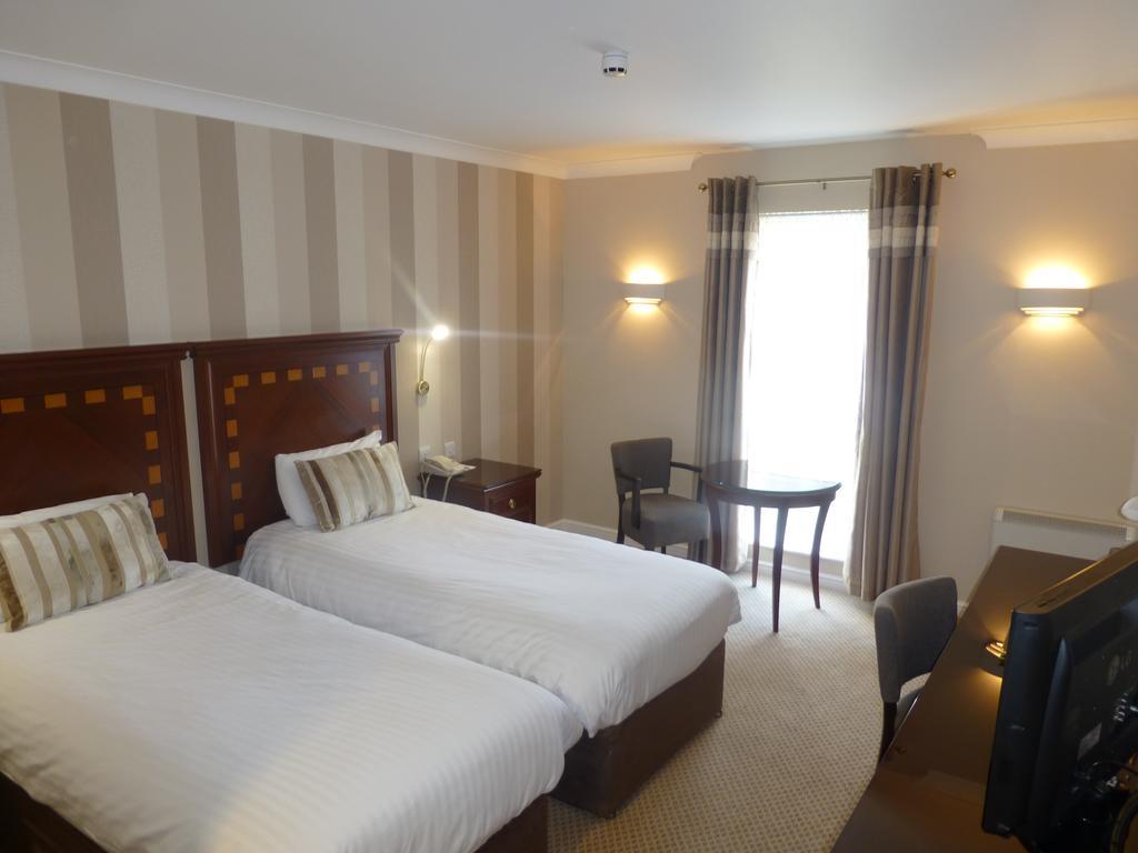 Manor Of Groves Hotel, Golf & Health Club Sawbridgeworth Bagian luar foto