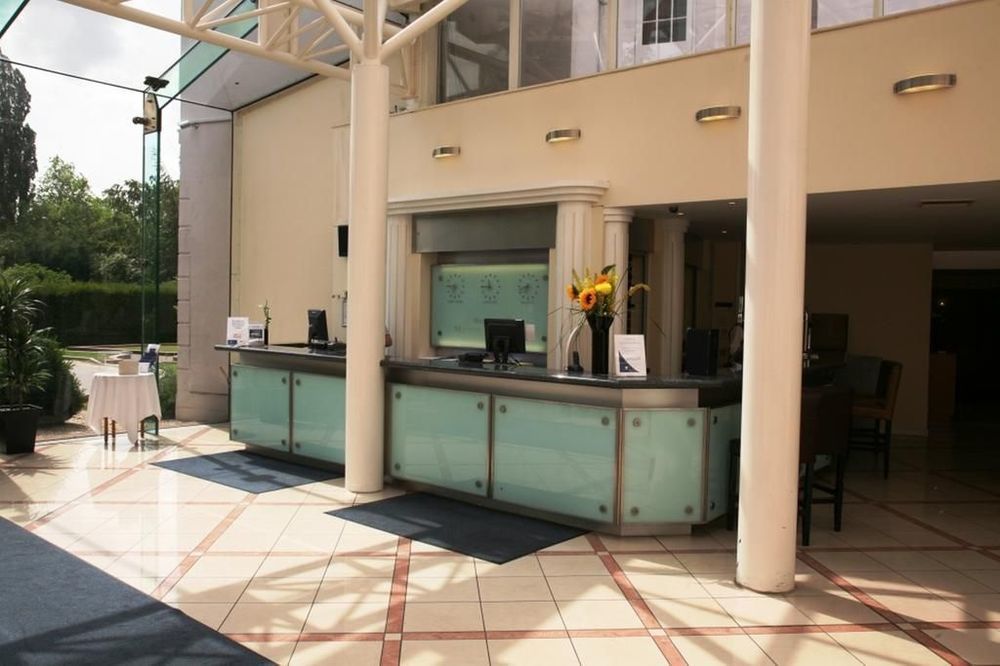 Manor Of Groves Hotel, Golf & Health Club Sawbridgeworth Bagian luar foto