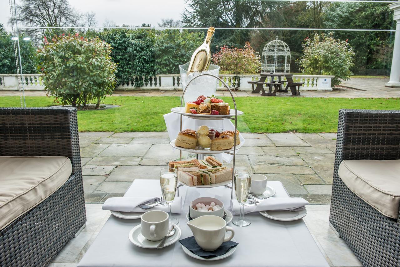 Manor Of Groves Hotel, Golf & Health Club Sawbridgeworth Bagian luar foto