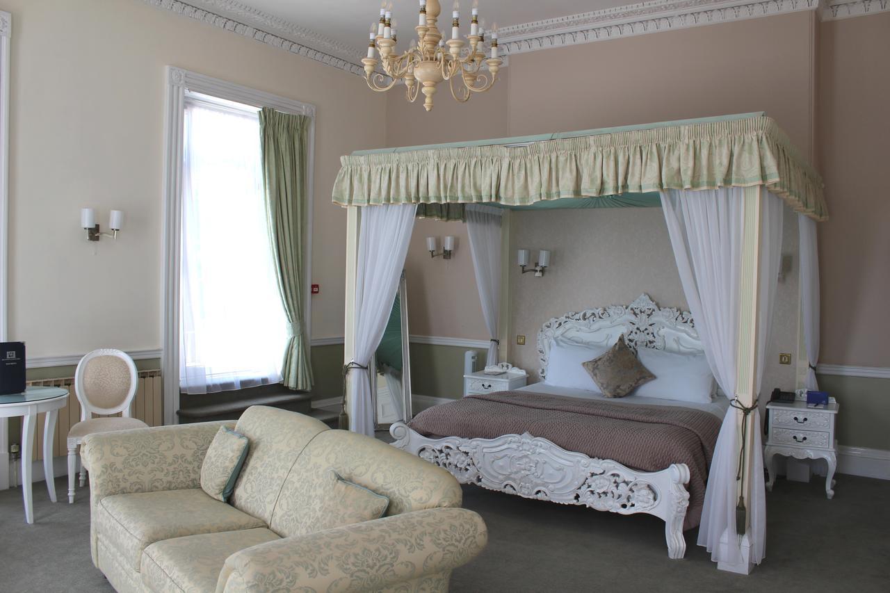 Manor Of Groves Hotel, Golf & Health Club Sawbridgeworth Bagian luar foto