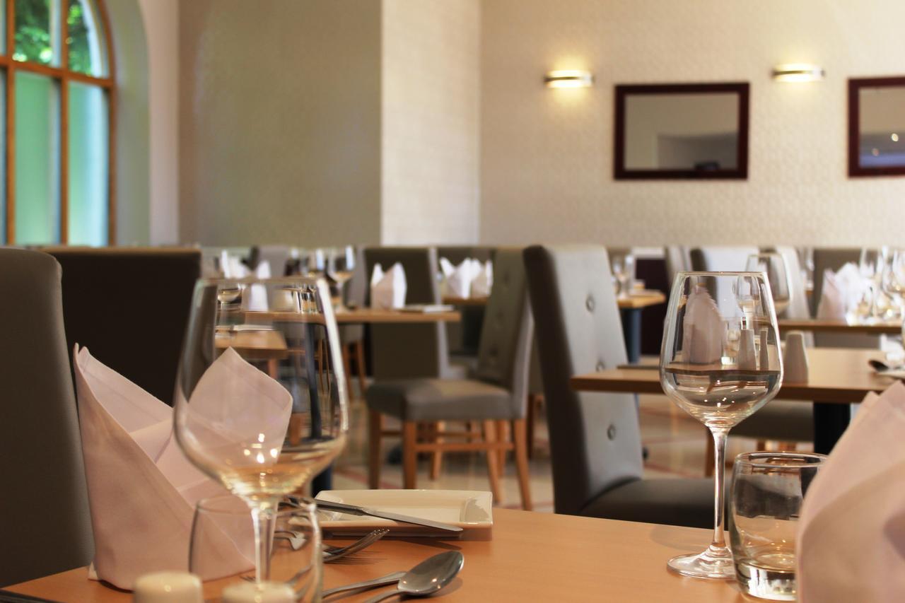 Manor Of Groves Hotel, Golf & Health Club Sawbridgeworth Bagian luar foto