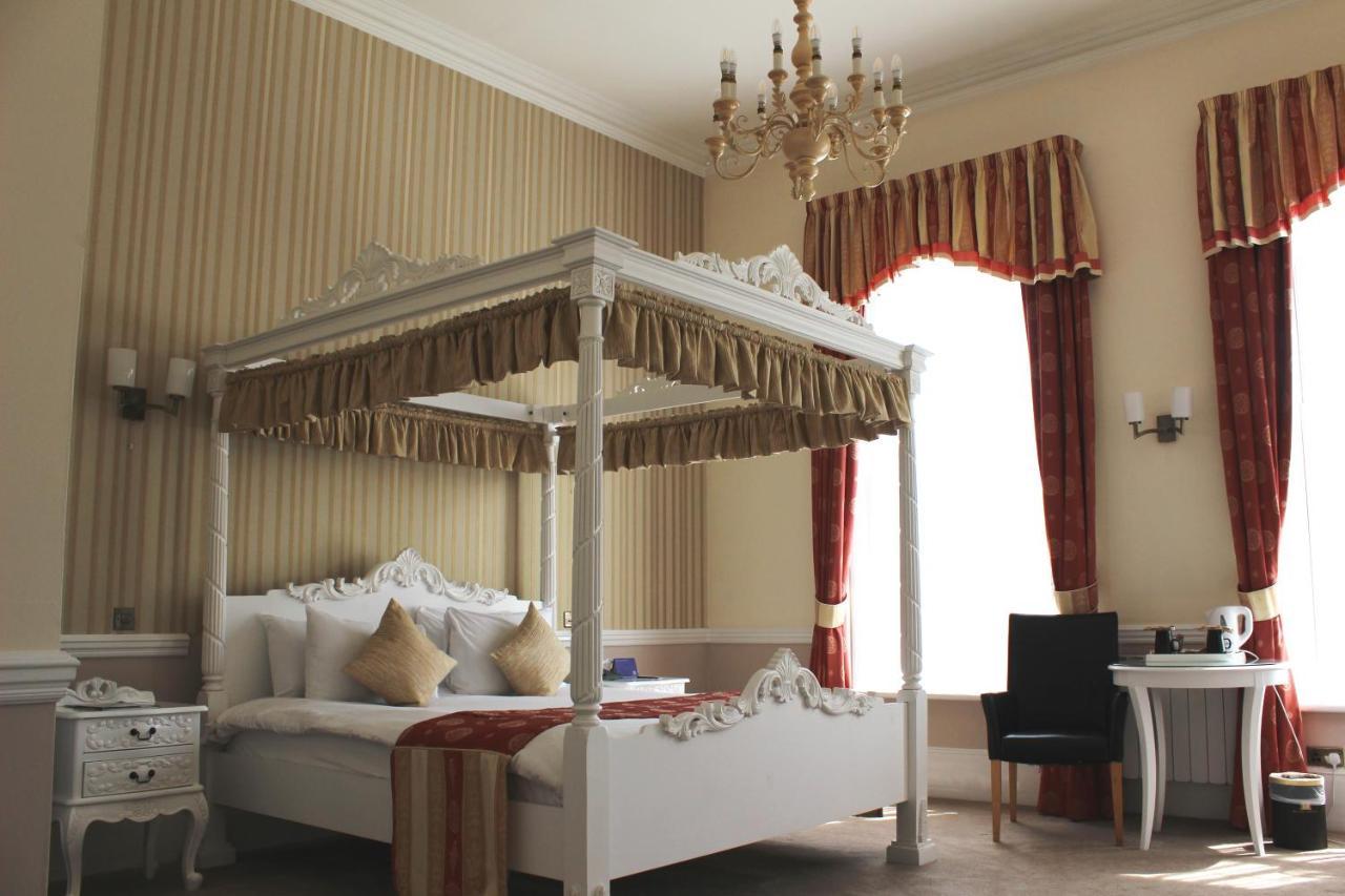 Manor Of Groves Hotel, Golf & Health Club Sawbridgeworth Bagian luar foto